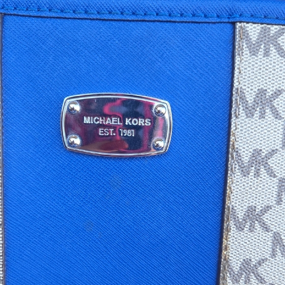 Michael Kors Signature Tote in Blue and Tan - Picture 2 of 16